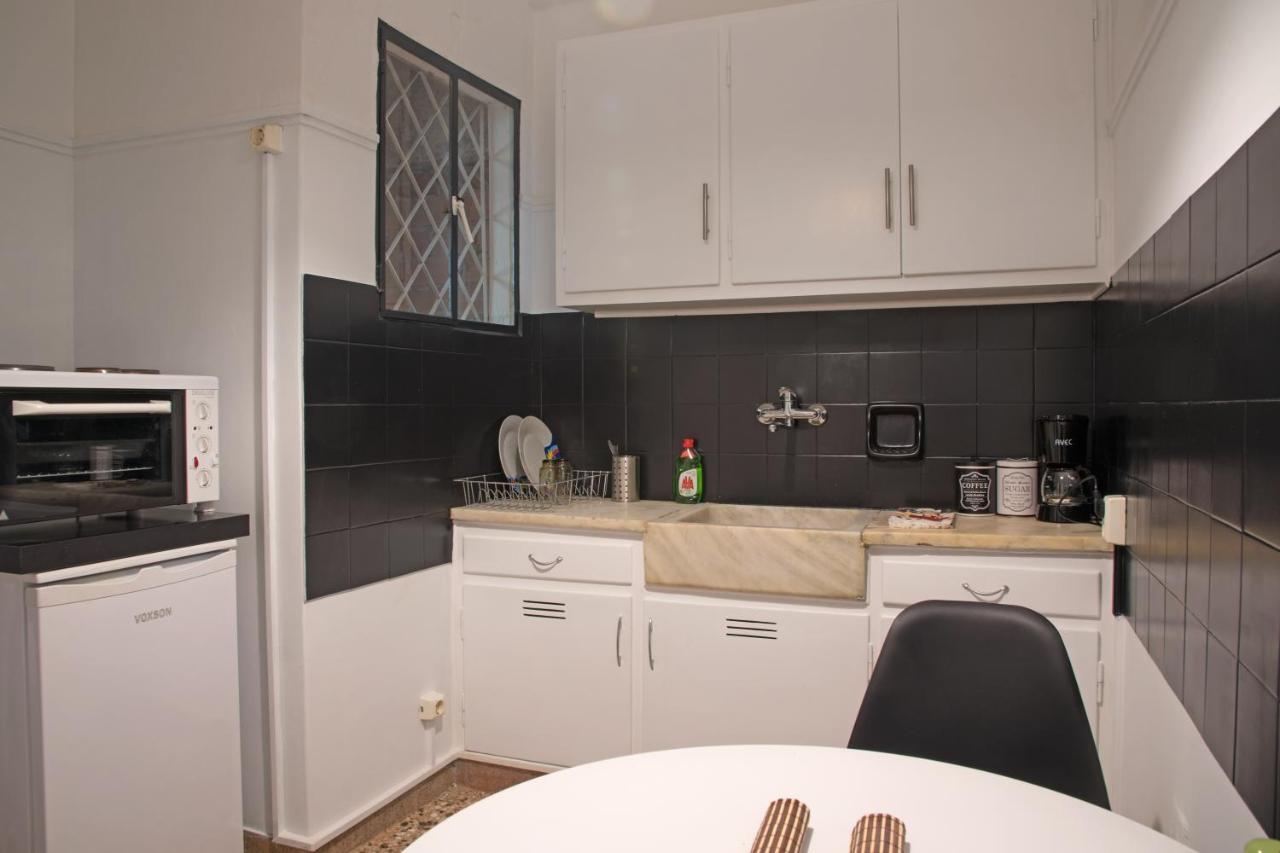 Messolonghi Square Apartment Atene Esterno foto